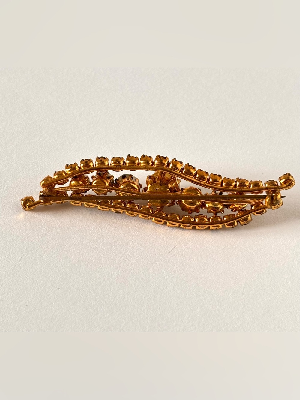 VTG Rhinestone Glass & Faux Pearl Brooch MCM Gold Tone Metal 1960's - Picture 4 of 5